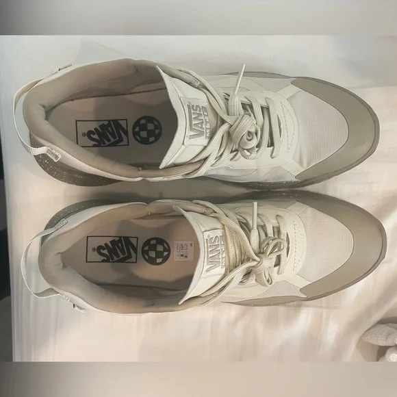 Vans Mte Crosspath
Size 11
Brand new never worn still in box - Picture 3 of 4